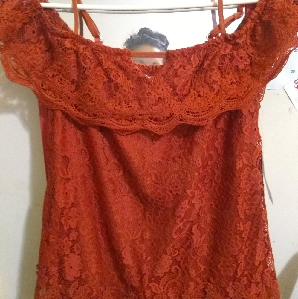 Cold shoulder shirt Junior's Med (7-9)